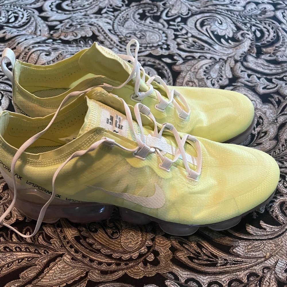 Like New Nike Vapormax Women’s Size 11.5!